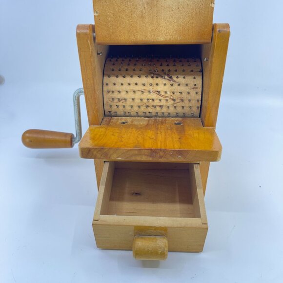 vintage lariana wooden manual hard cheese grater with drawer & crank handle - Picture 7 of 8